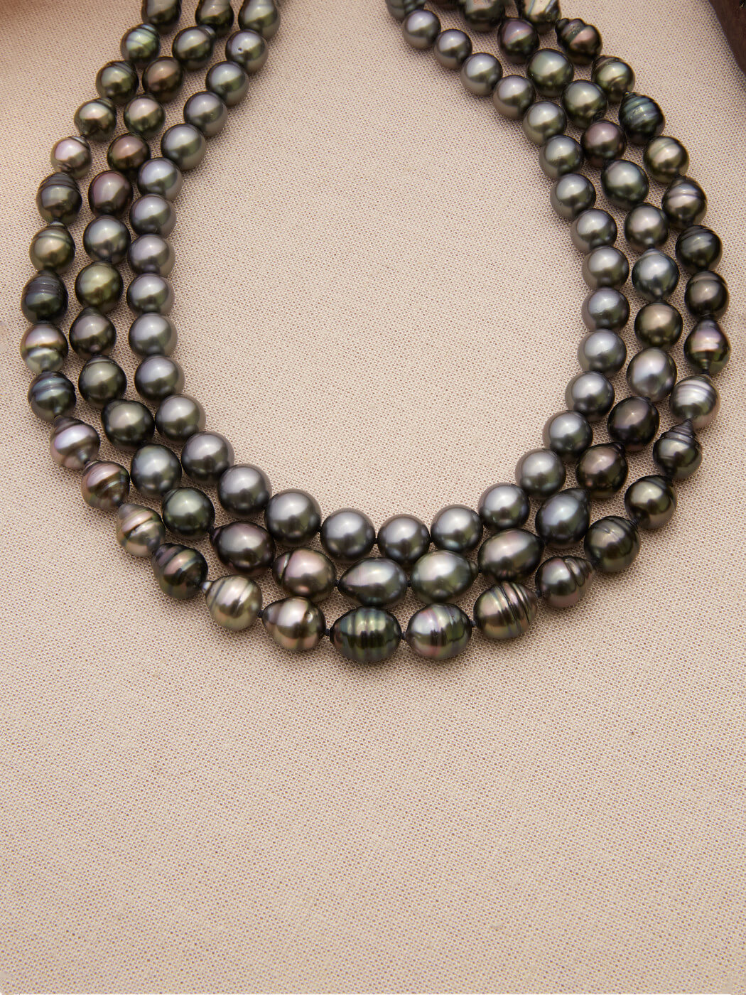 Tahitian Pearls round drop baroque