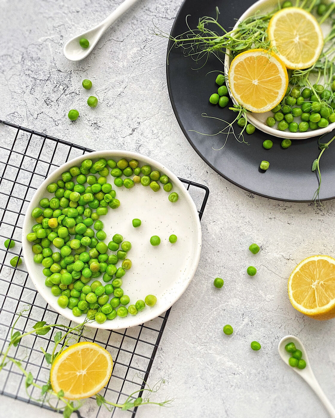 Bowl of peas with lemon garnish | Carbs after bariatric surgery article