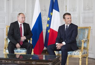 Putin Macron meeting