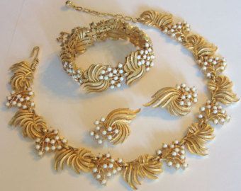 Trifari Jewelry Trifanium Gold Necklace Set