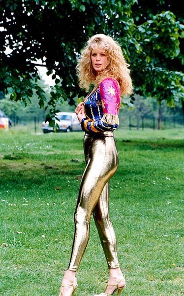 80s fashion trend gold leggings women