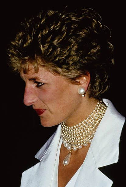 80s jewelry Princess Diana wearing a multi-strand pearl choker necklace