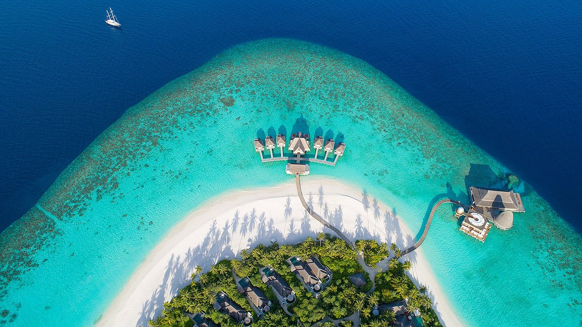 best overwater bungalows maldives