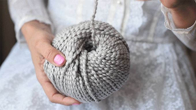 A GIF demonstrating a center pull from a ball of cotton yarn.