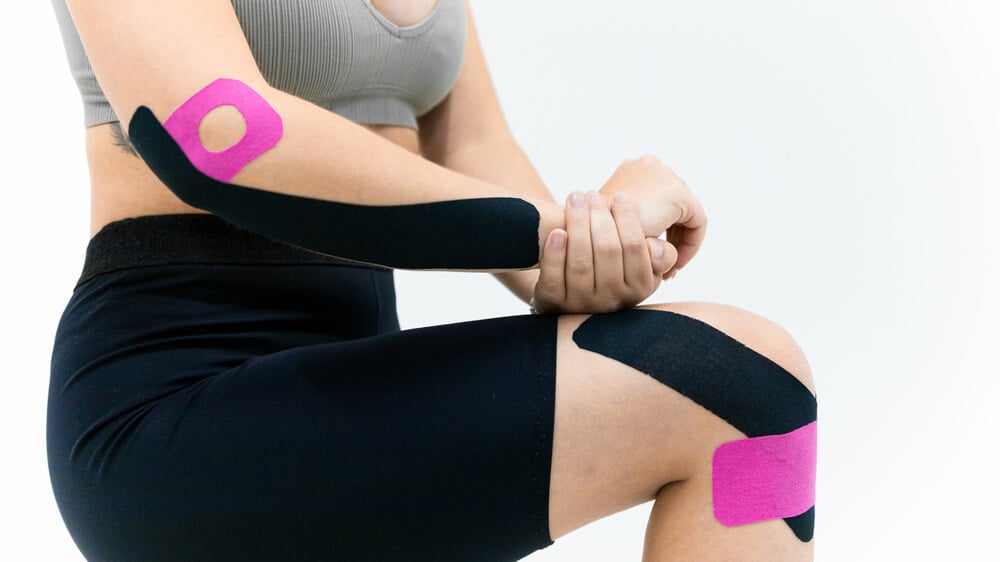 How to Help Your Knee Pain - Kinesio Tape! 