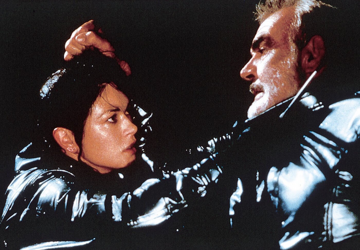 Insurance investigator Virginia “Gin” Baker (Catherine Zeta-Jones) puts a Spyderco blade to professional thief Robert “Mac” MacDougal’s jugular in Jon Amiel’s caper classic, Entrapment (1999).