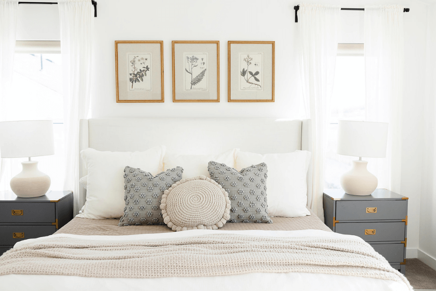 How to Arrange Throw Pillows on King Bed