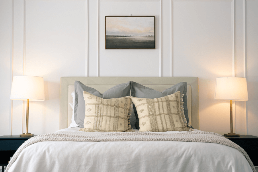 How to Arrange Pillows on a Queen Bed: Five Simple Formulas That