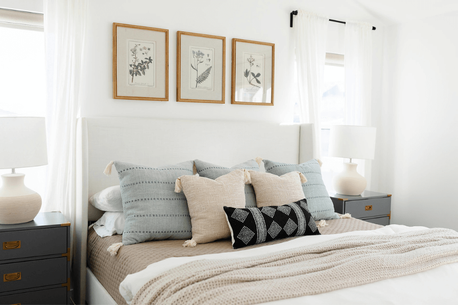 How to Arrange Throw Pillows on King Bed