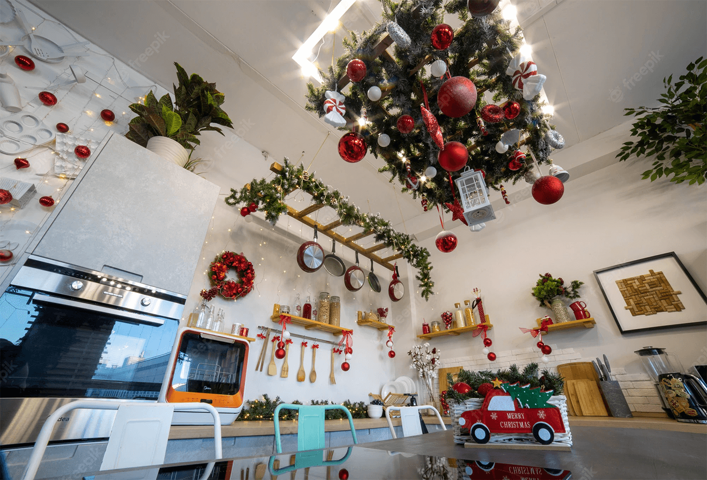 dangle decor - christmas kitchen