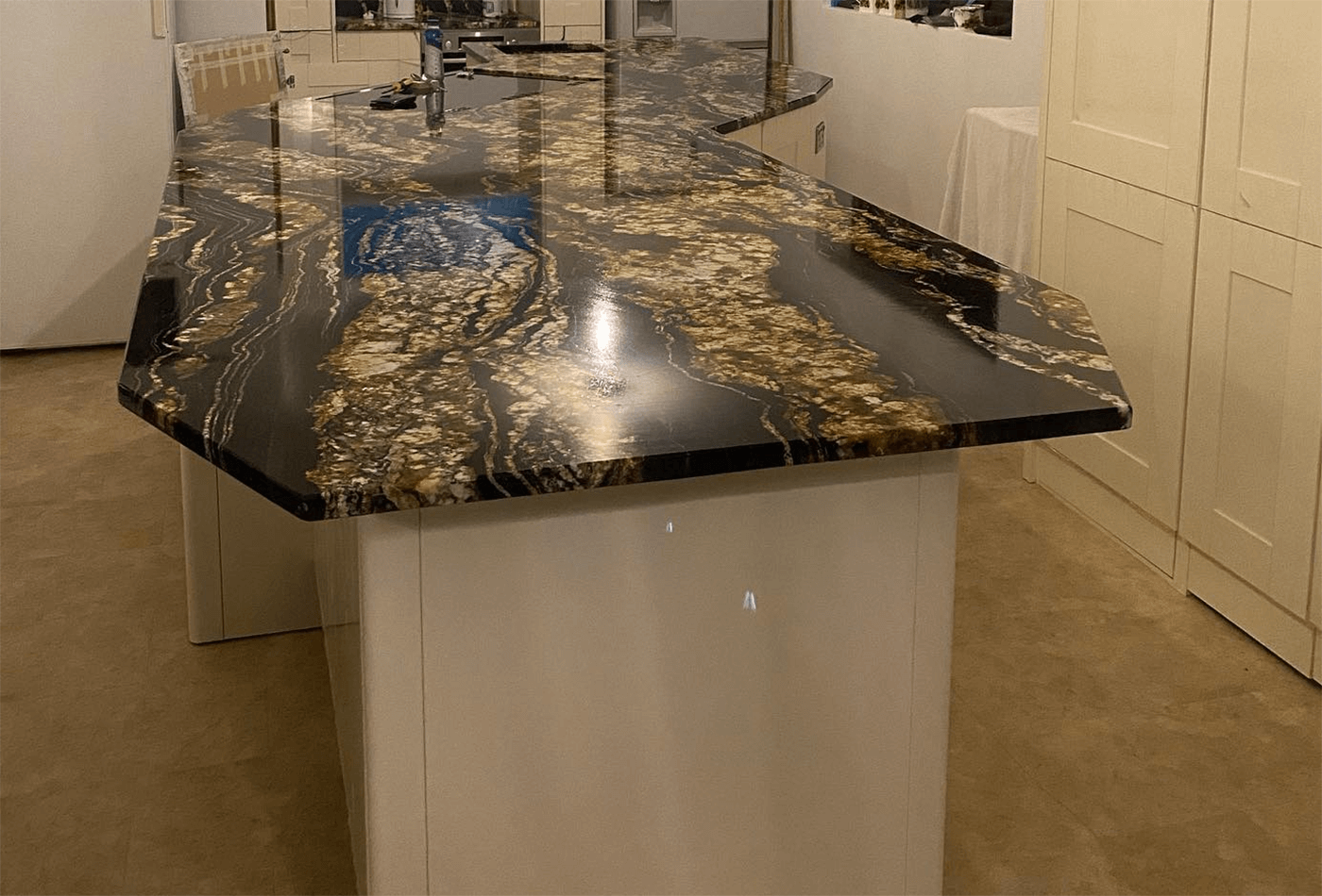 Black Fusion Granite Slab for Kitchen Countertops from China 