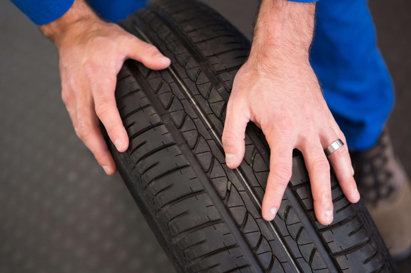 Jauge d'épaisseur de pneu de voiture numérique pour la surveillance sûre de  la bande de roulement des pneus de voiture et la mesure de la détection de  l'usure des pneus Instrument de