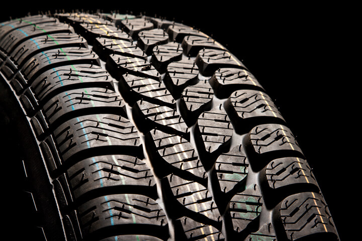 La profondeur de la bande de roulement des pneus