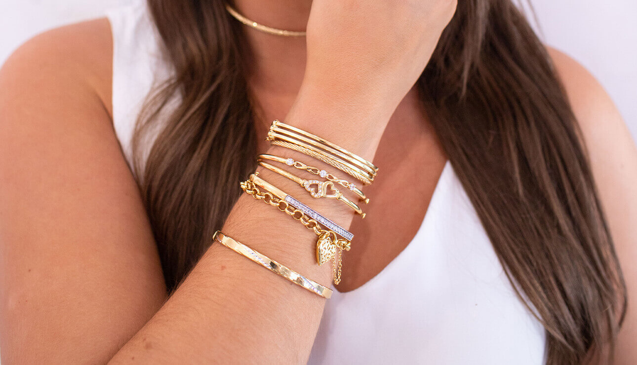 How to Style Gold Jewellery